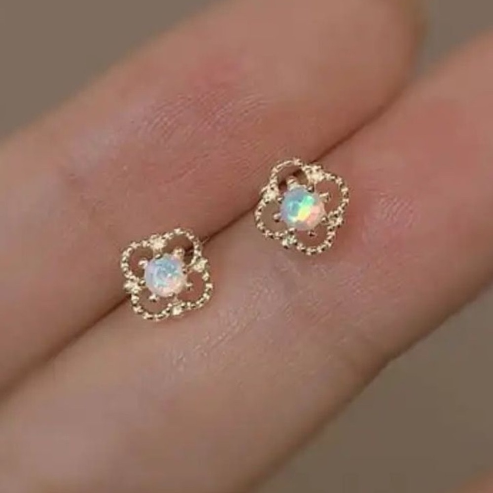 - 💖Beautiful Antique Style Prong Set Small  Fire Opal Stud Earrings